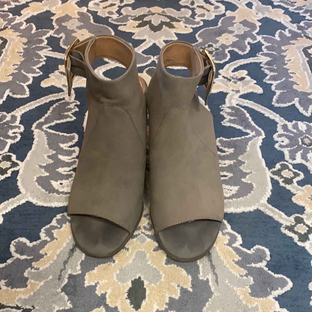 Vionic Heels - Size 6